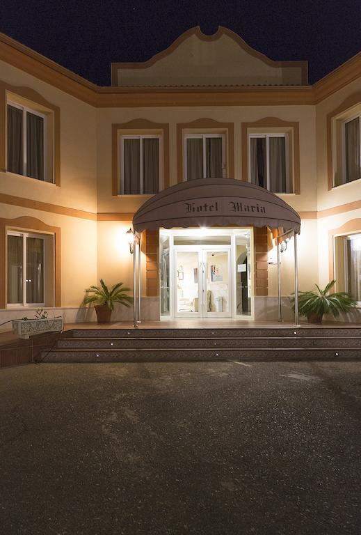 بوساداس Hotel Maria المظهر الخارجي الصورة