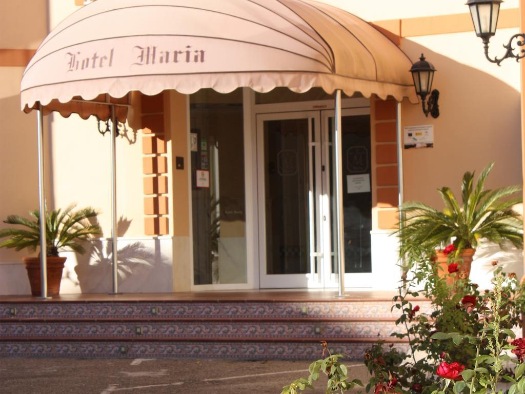 بوساداس Hotel Maria المظهر الخارجي الصورة