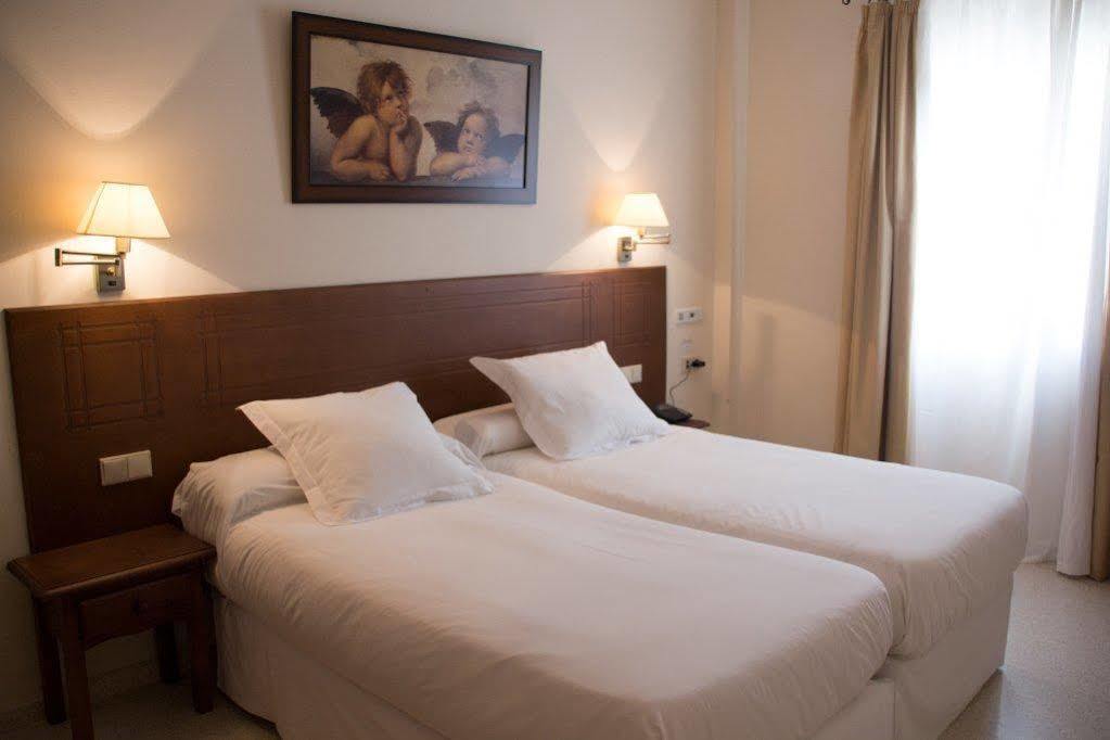 بوساداس Hotel Maria المظهر الخارجي الصورة